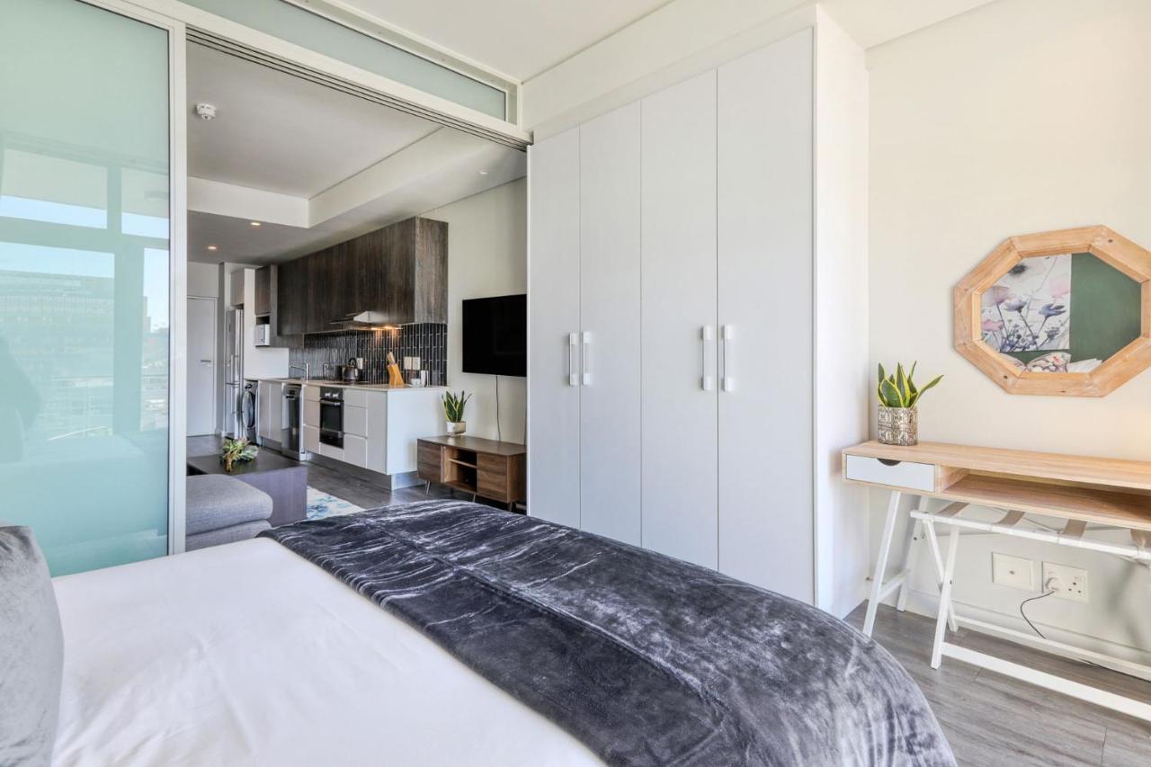 Backup-Powered Colourfull City Balcony Apartment ケープタウン エクステリア 写真
