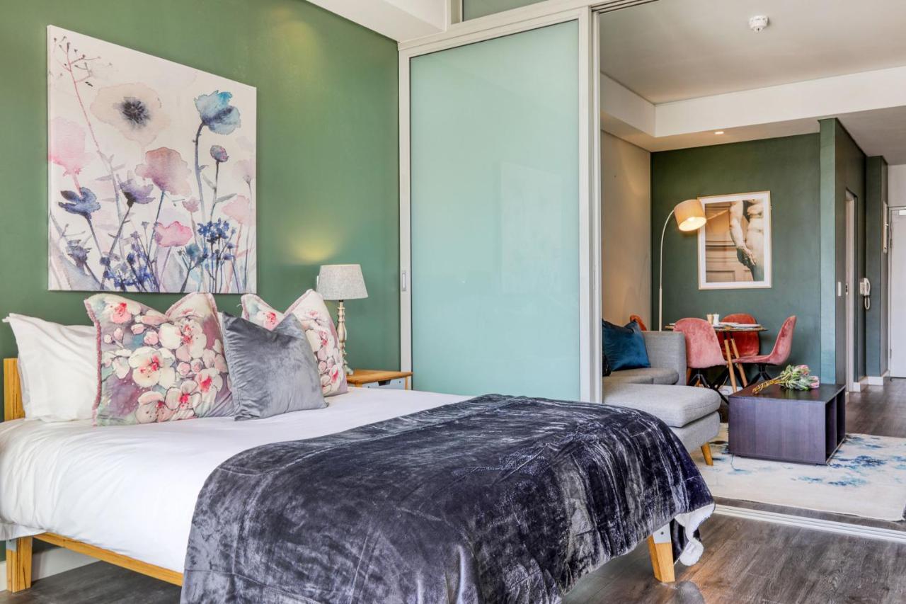 Backup-Powered Colourfull City Balcony Apartment ケープタウン エクステリア 写真