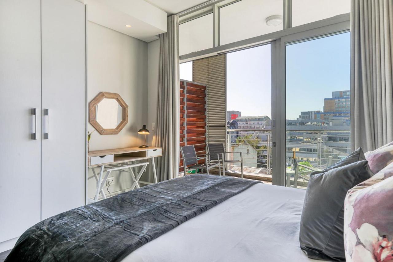 Backup-Powered Colourfull City Balcony Apartment ケープタウン エクステリア 写真