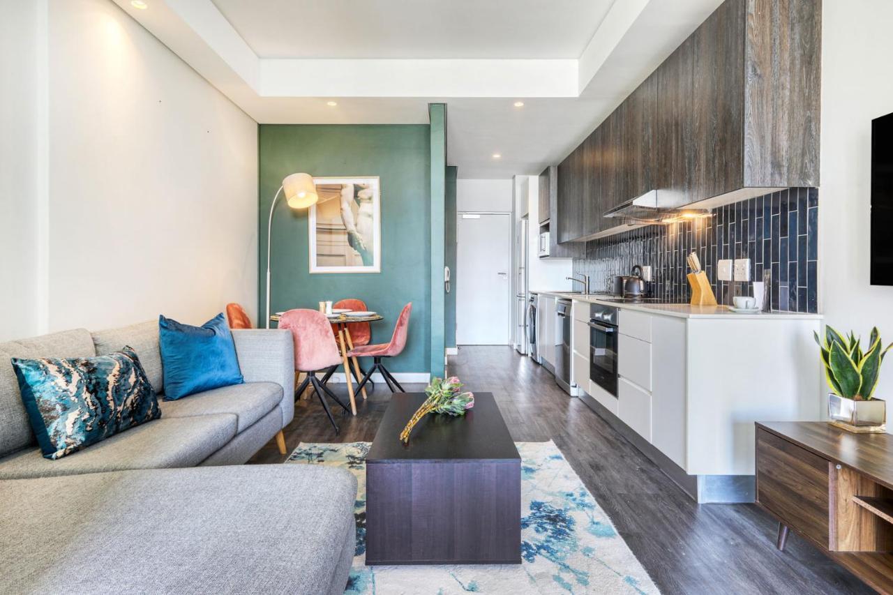 Backup-Powered Colourfull City Balcony Apartment ケープタウン エクステリア 写真