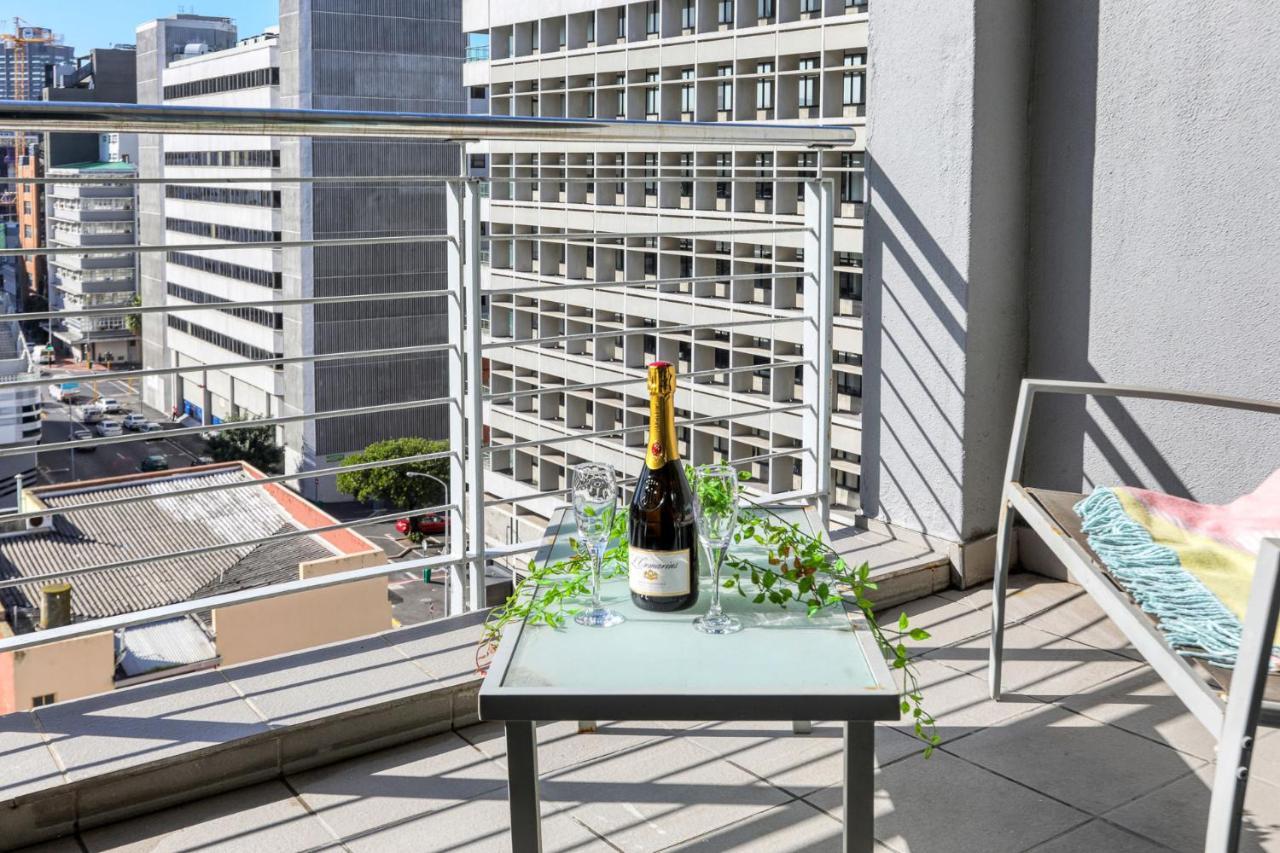 Backup-Powered Colourfull City Balcony Apartment ケープタウン エクステリア 写真